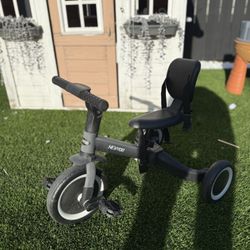 NewYoo Toddler Tricycle