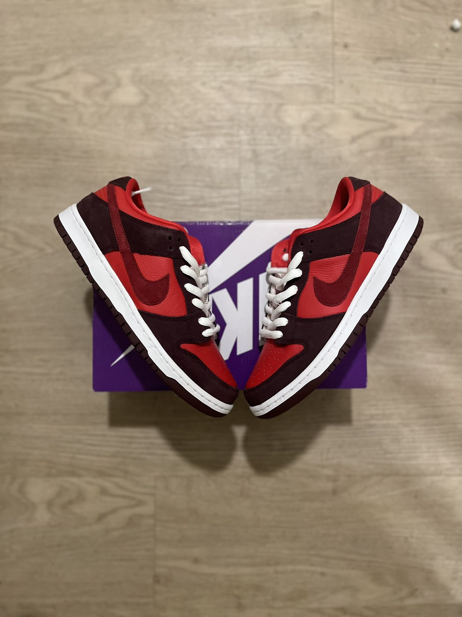 Nike SB Dunk Low Cherry Size 9