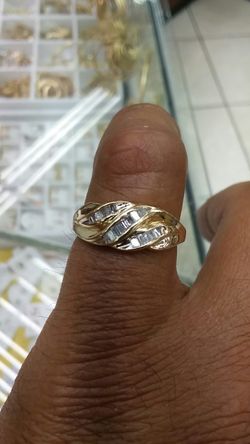 10k Gold Diamond ring 2.9 grams .50 ct Diamonds