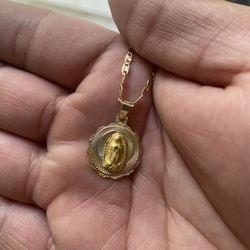 14kt Gold Chain And Pendant 