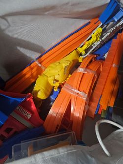 Toy car racing tracks