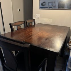 Dinning Table With Four Chairs 
