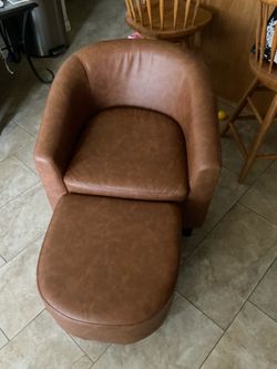 Small chair and ottoman