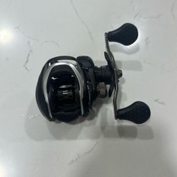 Lew's Custom XP CXPB1SHA Baitcast Reel - Right
