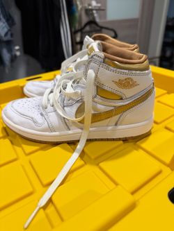 Kids Nike Air Jordan 1 High White Gold Sneakers size 2