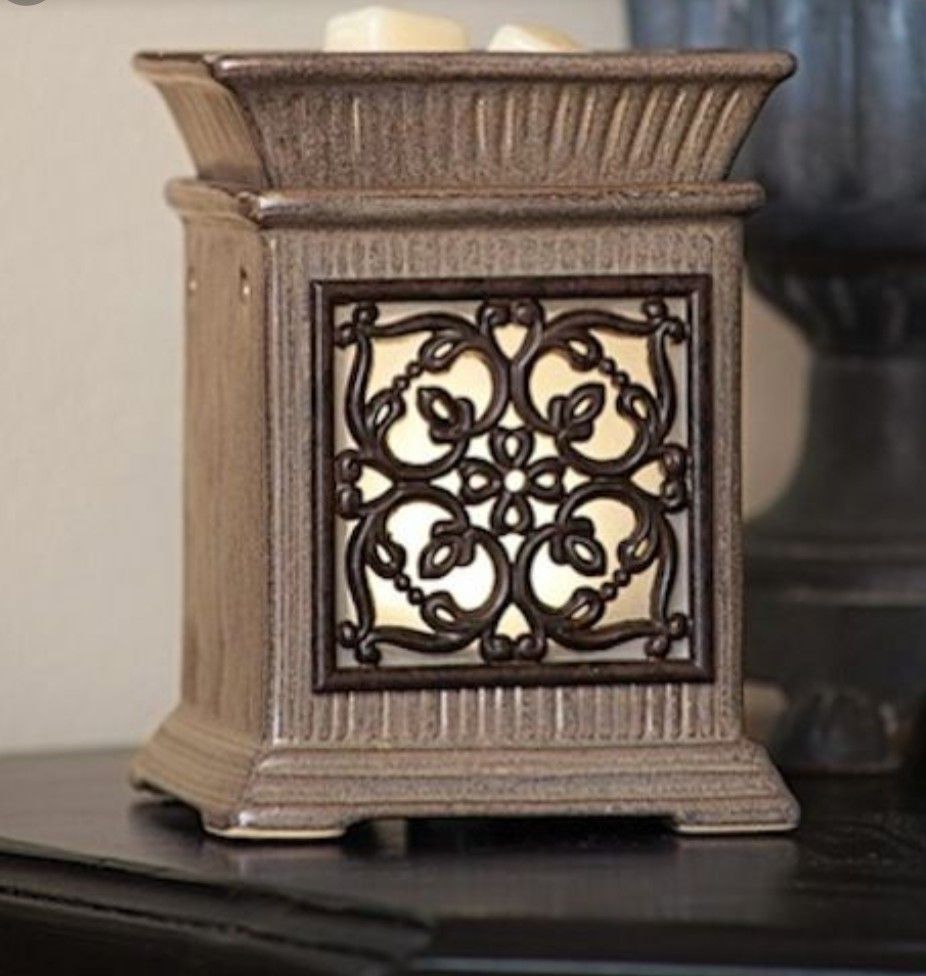 NEW Scentsy Warmer Premium Size Jane