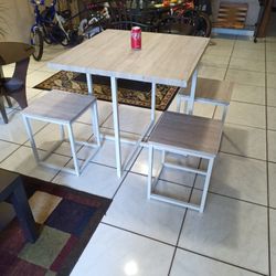 Beautiful Small Table For The Kitchen Or Living Room $30 With 3 Chairs 
