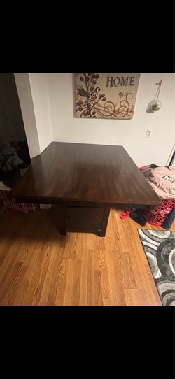 Kitchen Table like new