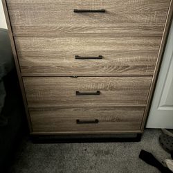 2 Piece Dresser/Nightstand Set