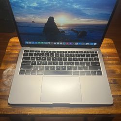 2018 APPLE MACBOOK AIR 13” 16GB, 1.6GHz INTEL i5 DUAL-CORE 256GB BATTERY COUNT 600 Touch-Bar W/Charger