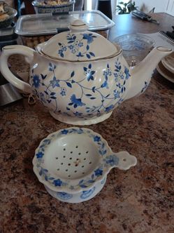 Royal Caldone Caracraft Ltd teapot.