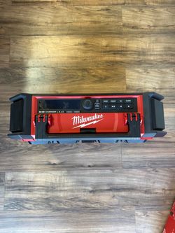 Milwaukee pack out radio