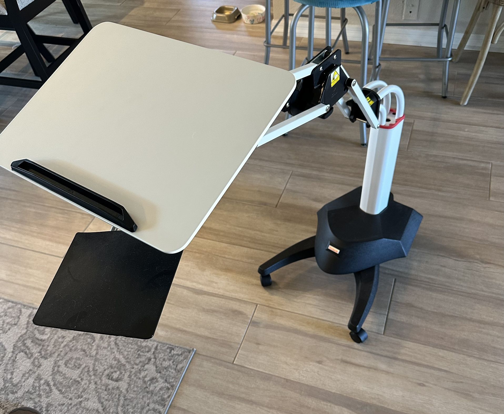 Laptop/tablet Rotating Movable Desk