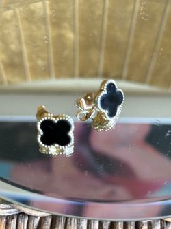 Made In Italy, Gold And Black Onyx Clover Ear
