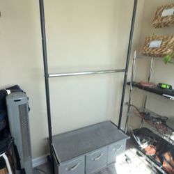 Adjustable clothing rack