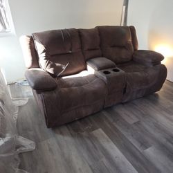 DOUBLE RECLINER COUCH