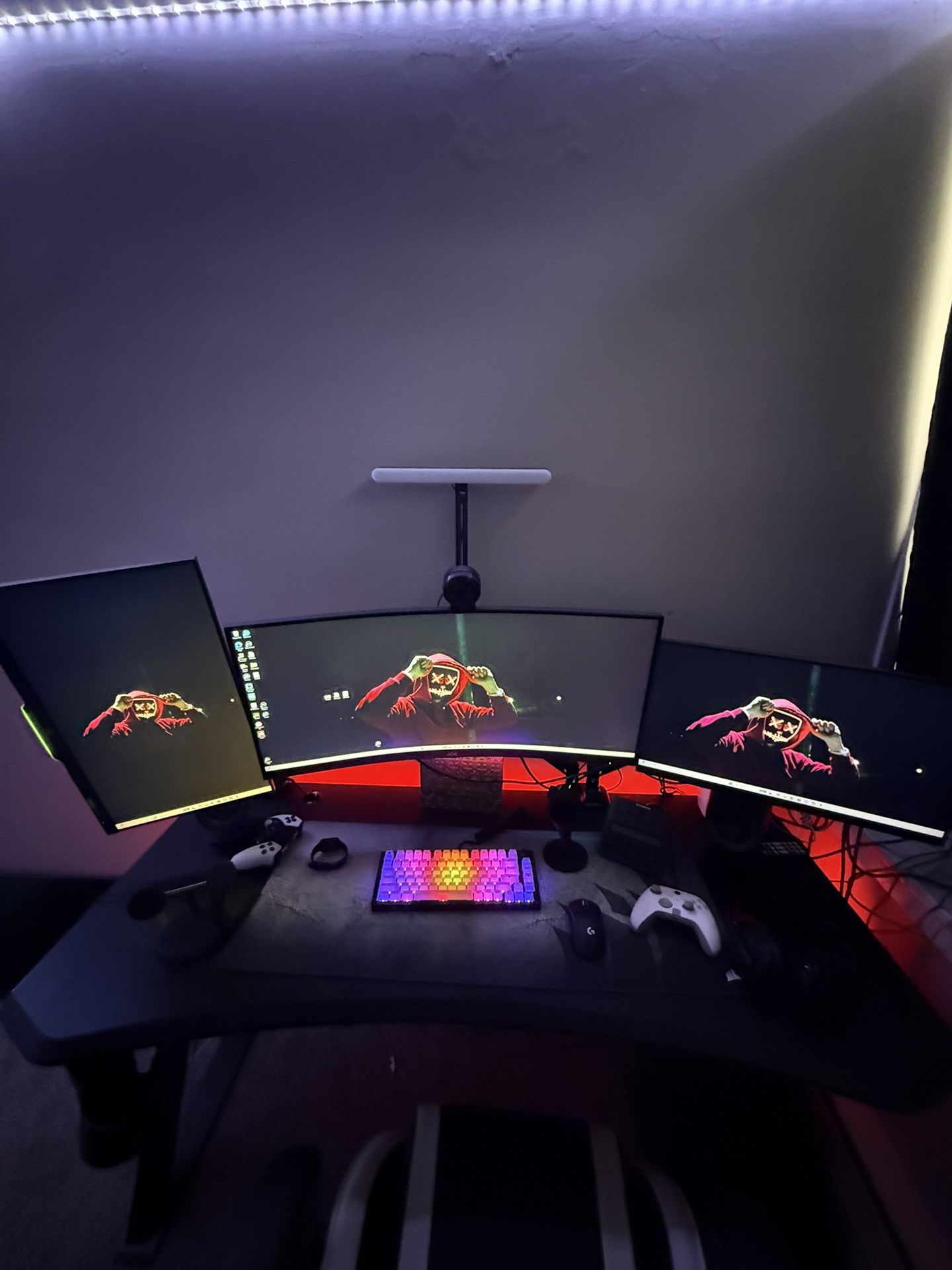 Full Gaming/Streaming Setup ā RTX 4070 Super + Triple Monitors