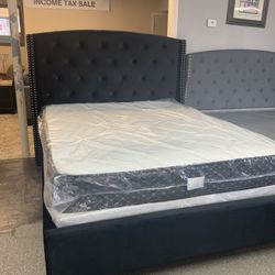 Queen Size Bed With Mattress & Foundation 💥