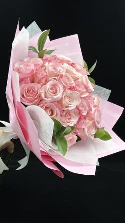Pink Rose bouquet Ombré 
