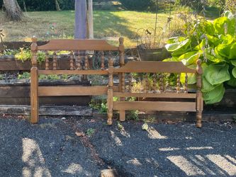 Wooden Twin Bed Headboard and Footboard Set *FREE*