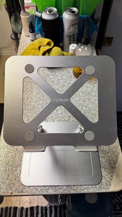 TRUNIUM adjustable laptop stand