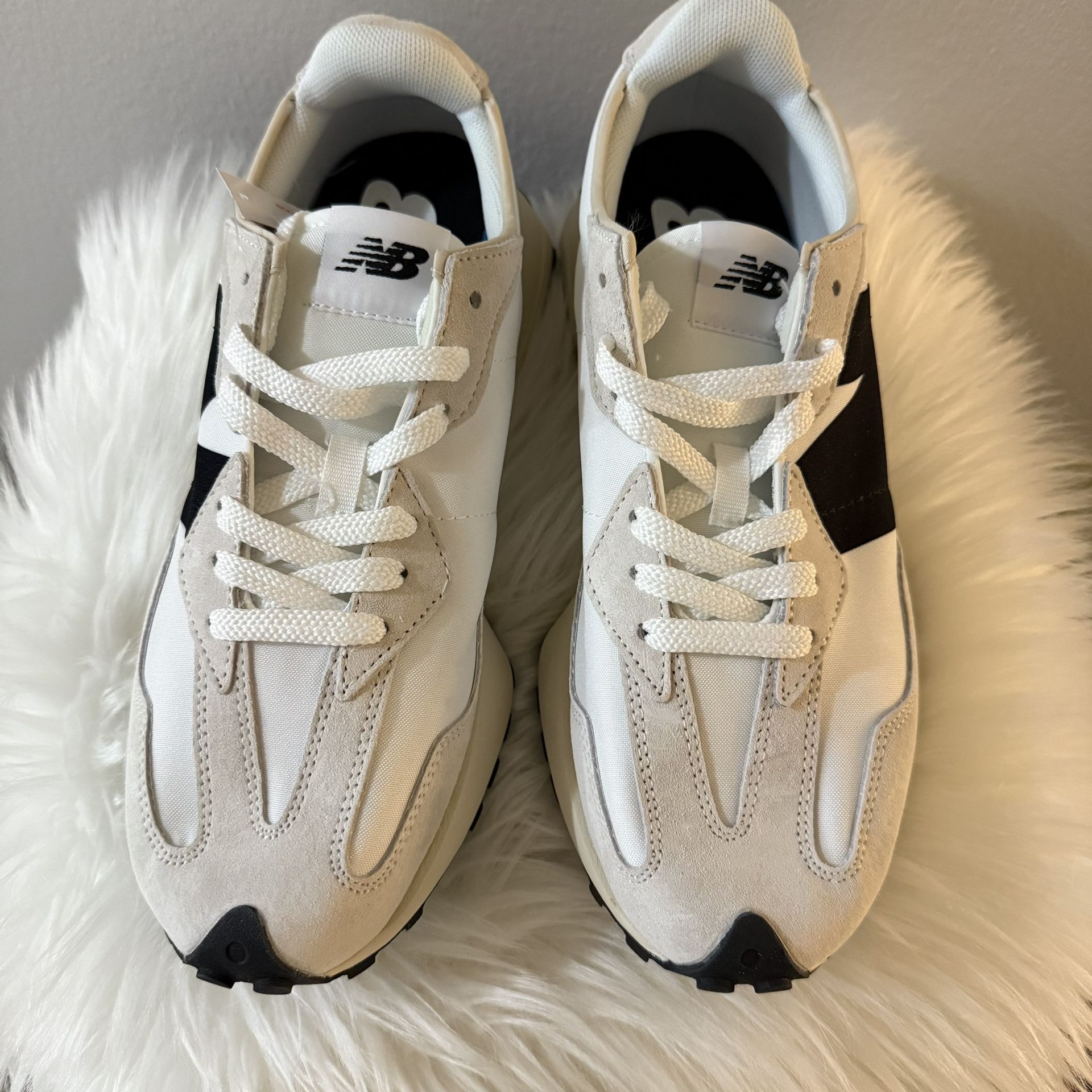 Men's New Balance 327 trainers in white and black NWOT