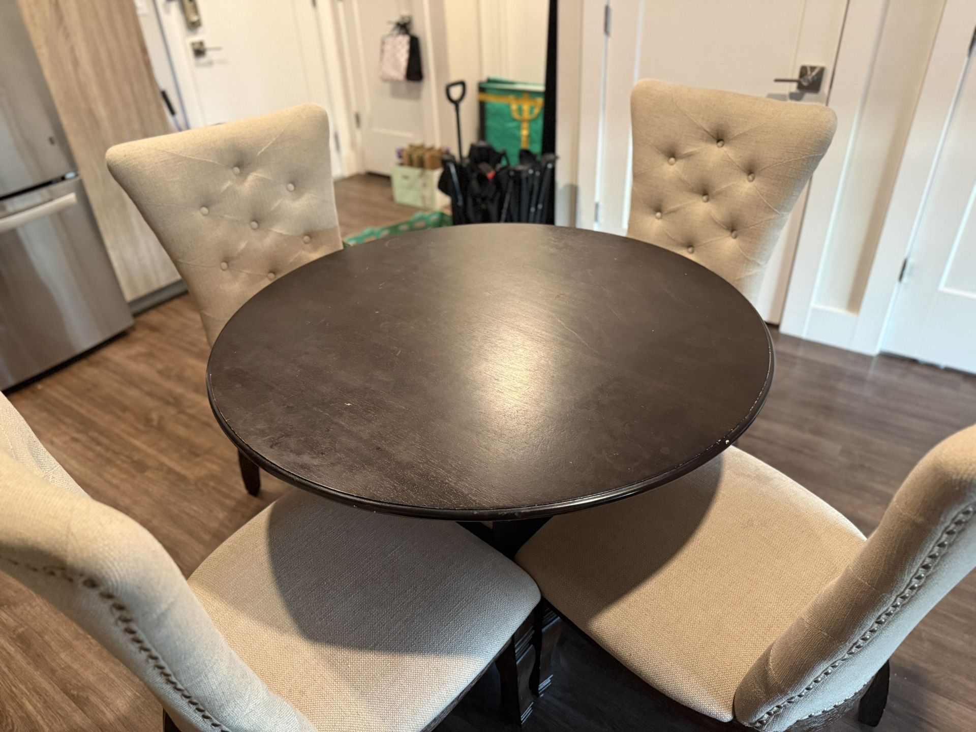 Giantex Round 42” Wood Dining Table + 4 Riverdale Oak Upholstered Chairs