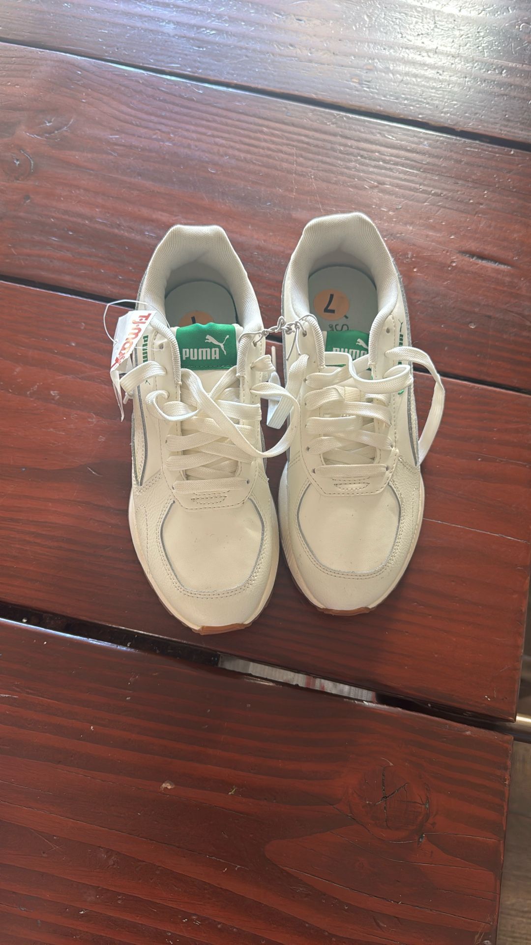 Brand New Women’s Pumas size 7