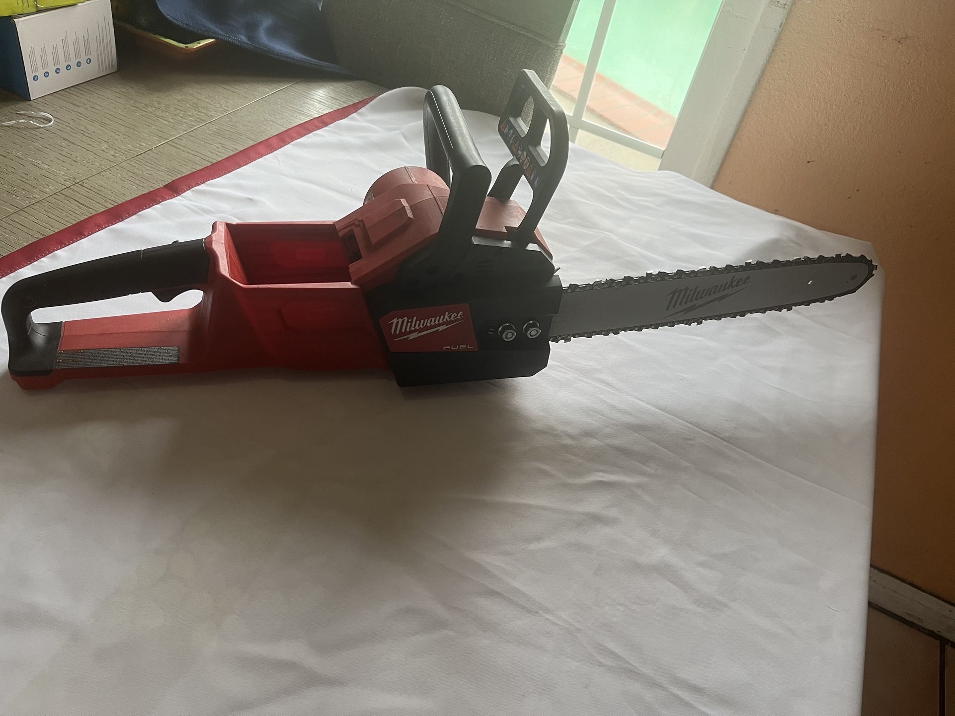 Milwakee 18Volt Fuel Chainsaw Tool Only