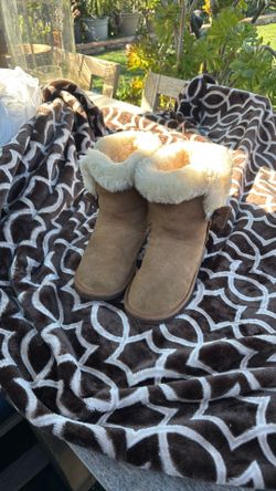 Kids Short Ugg Boots Size 4