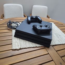 PlayStation 4 Pro 1TB [Like new]