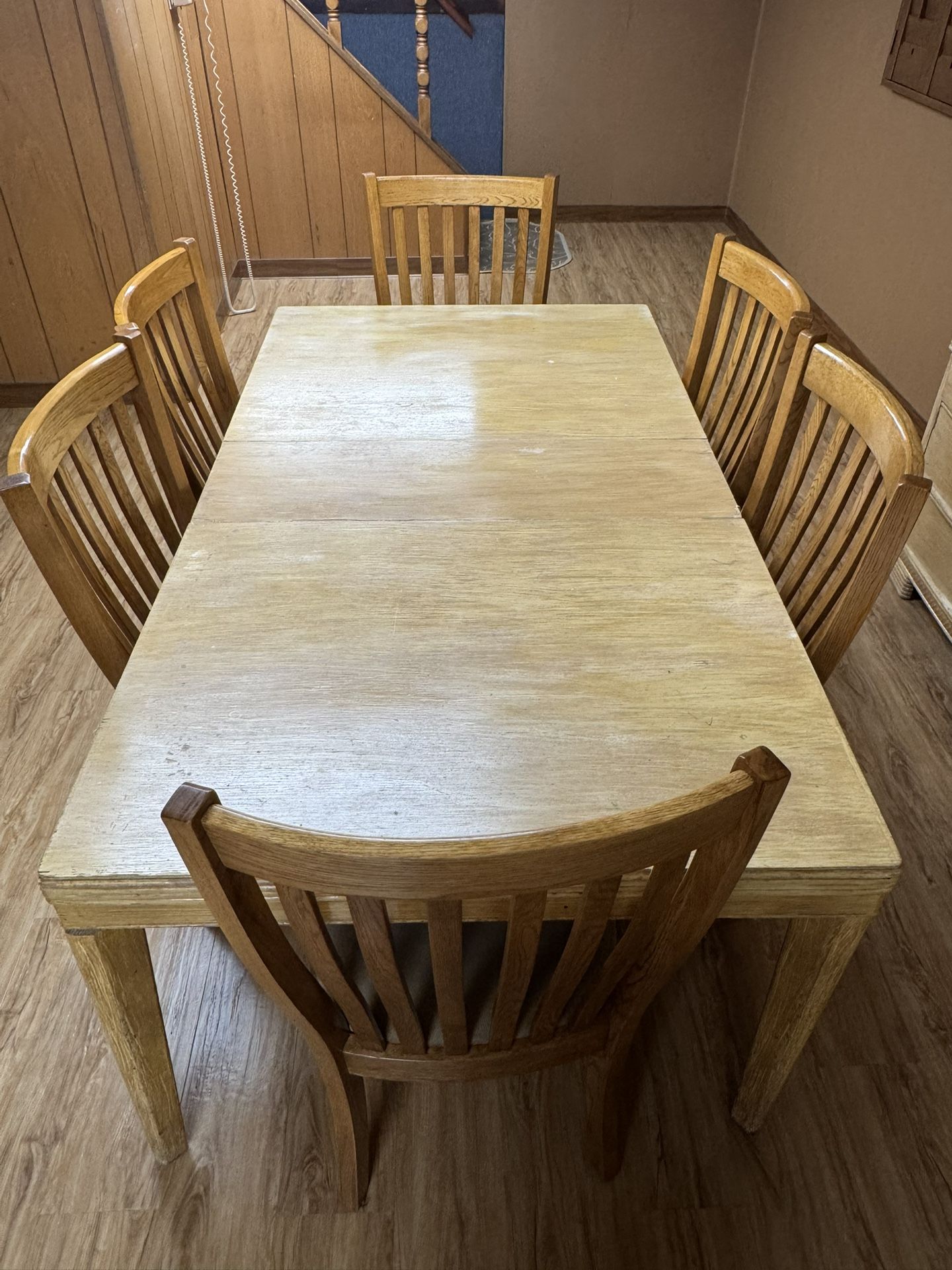 Dining Room Table & Chairs 