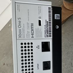 Xbox One S And 3 Controllers