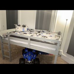 full size bunk bed ! like new ! 