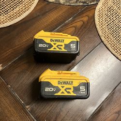 Dewalt 20v baterías 🔋 5.0ah $95 por las dos firme precio