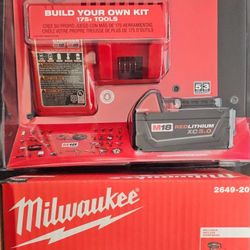 Milwaukee M18 Orbital Sander Kit