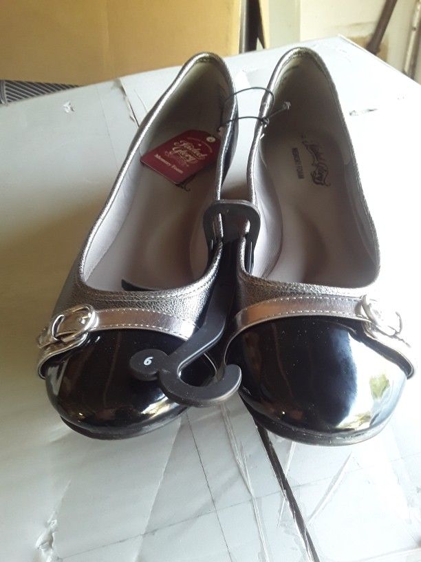 24 Pair Of Women Shoes For Sale, Size - Main Image