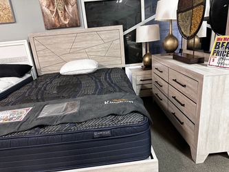 Beautiful wood bedroom set! 📲🚨 Easy Financing!