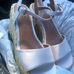 Women’s Sandal Beige Color Wedges Shoes Size 7 - New 