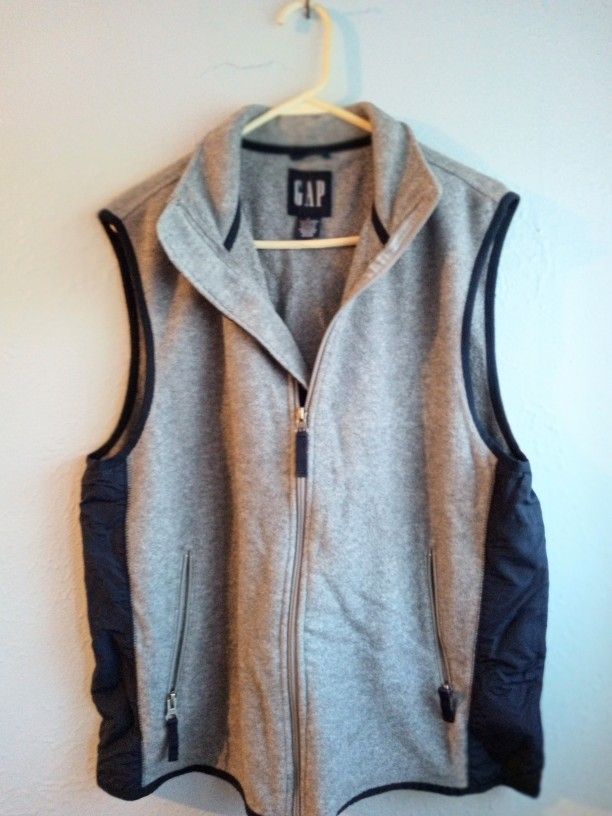 Men's GAP Vest Size Large