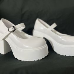 White Mary Jane’s - Size 5