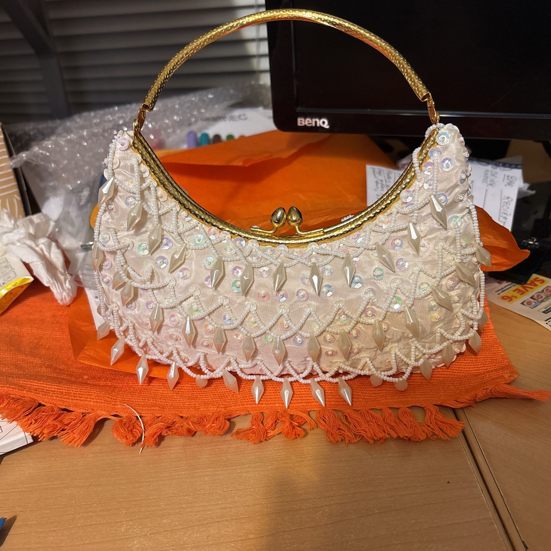 Gorgeous Gift! Vintage purse!