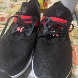 NEW BALANCE. MINNIE MOUSE EDITION SIZE 10 WOMEN 