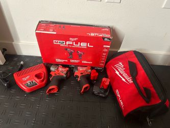 Milwaukee M12 FUEL 12-Volt Lithium-lon Brushless Cordless Hammer Drill and Impact Driver Combo Kit w/2 Batteries