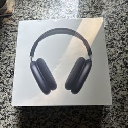 Airpod Maxes *Sealed*