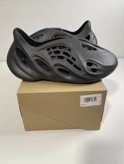 Authentic adidas Yeezy Foam Runner RNR Onyx Size 10