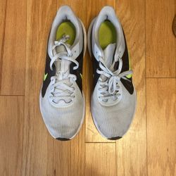 Boys Nike Shoes Size 9.5
