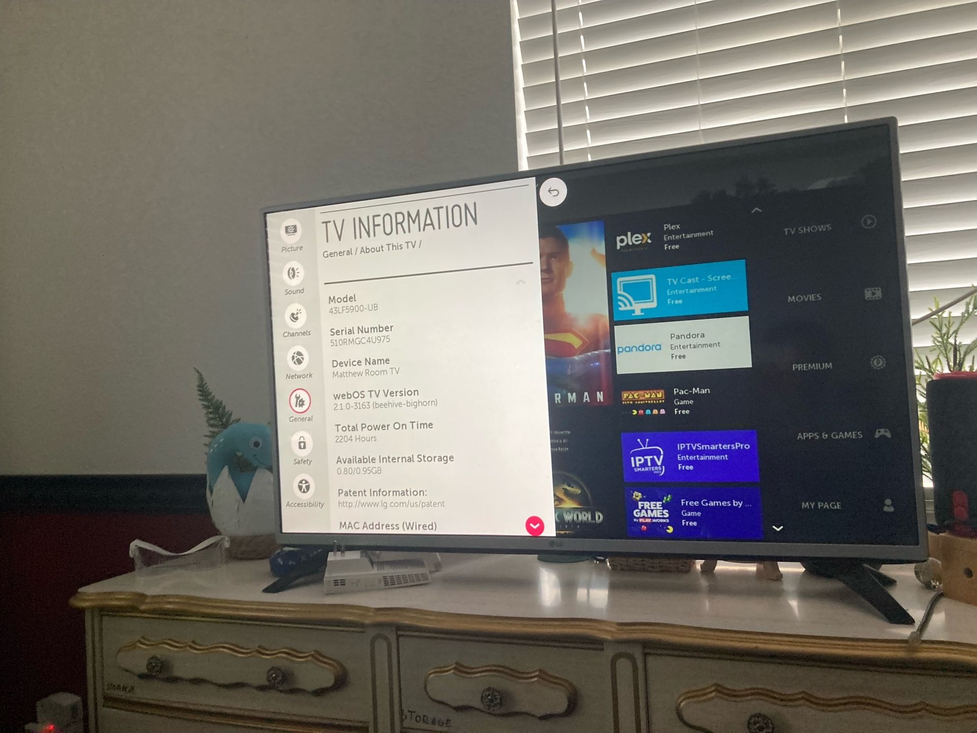 LG Smart TV 43”