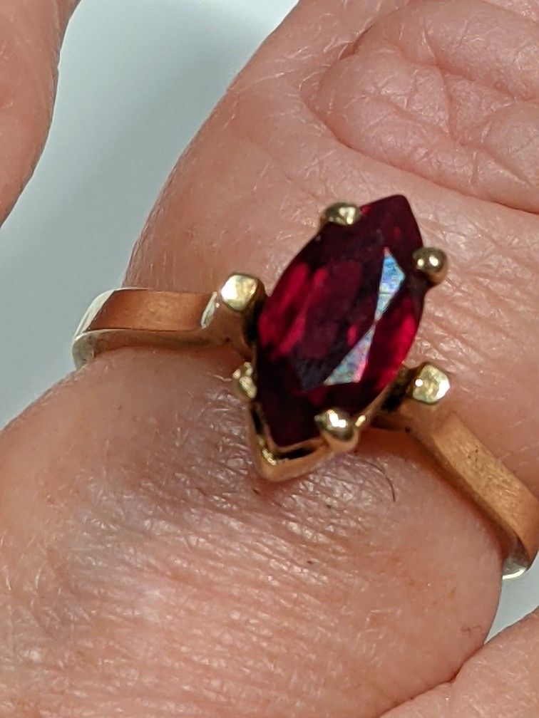 10K MARQUIS RUBY RING SZ 6