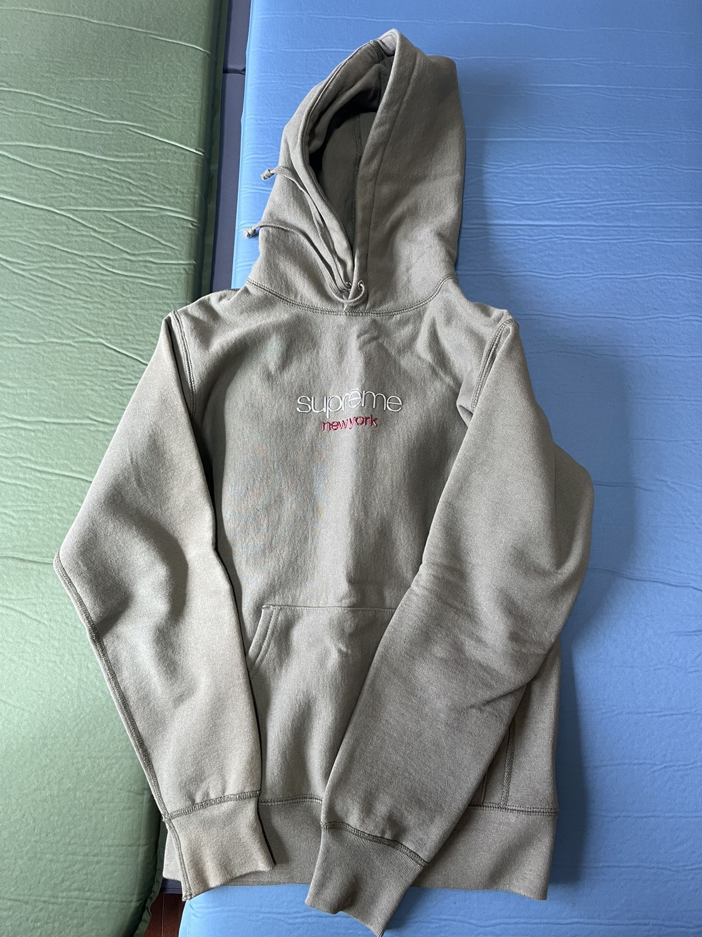 Supreme Hoody Small